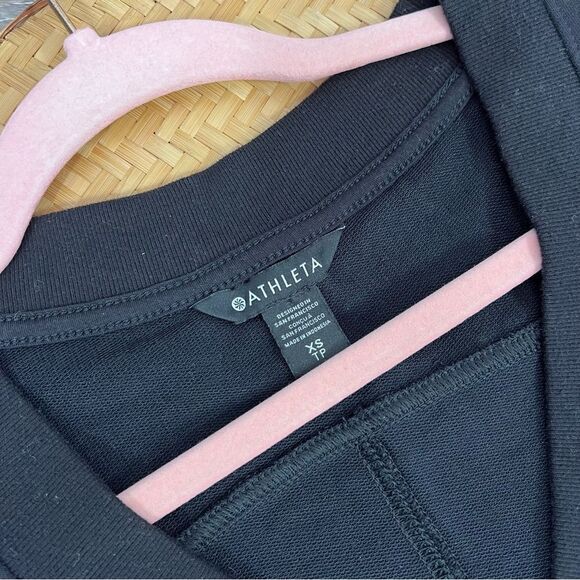 Athleta retroterry v neck Sweatshirt Tee - Picture 3 of 5